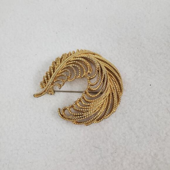 Monet Vintage Feather Pin Brooch Curved Gold Tone - Picture 2 of 5